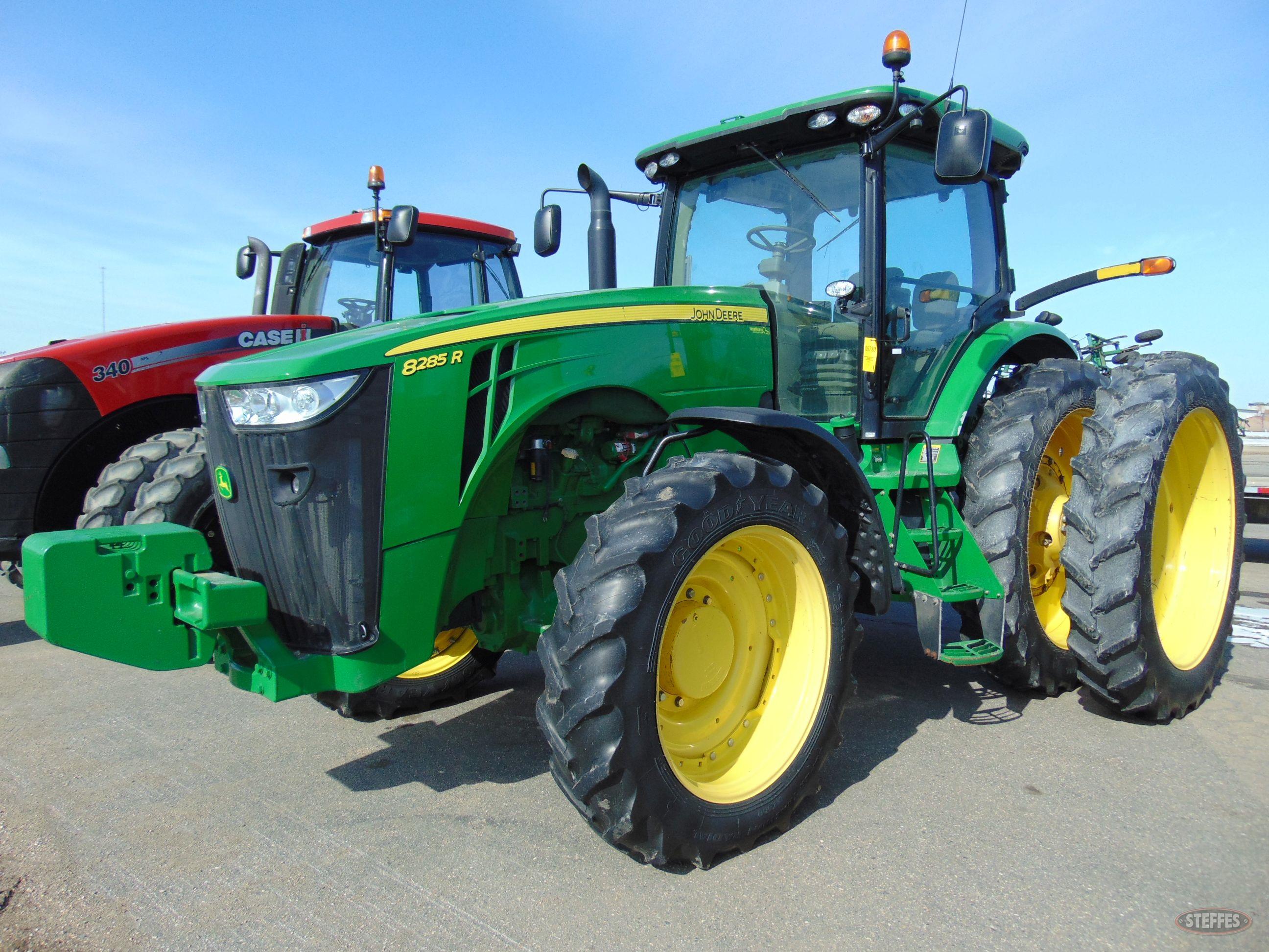 2012 John Deere 8285R_1.jpg